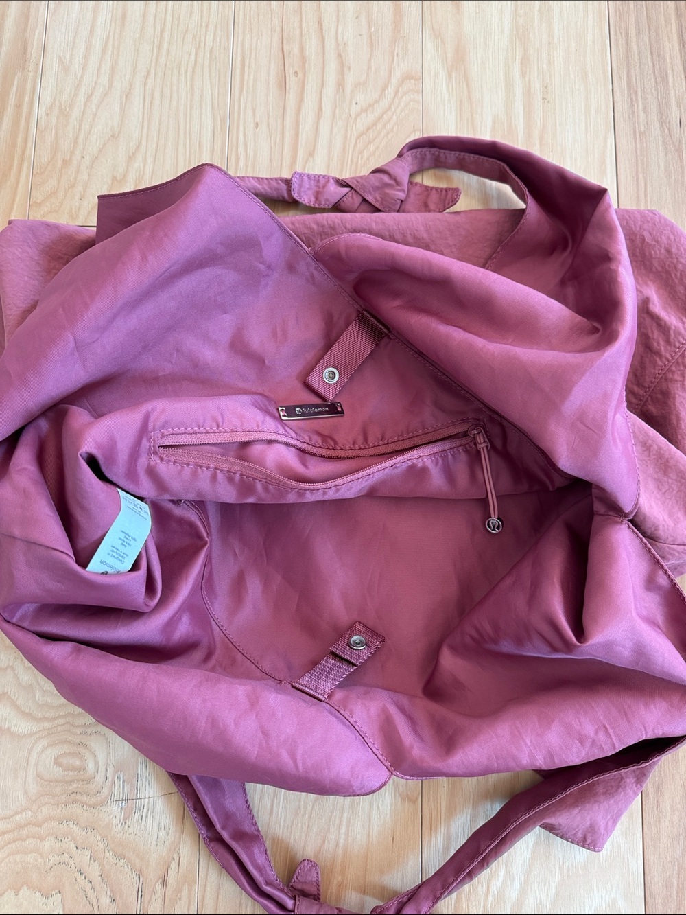 Lululemon cross it off tote Cherry tint 20L - Picture 7 of 10